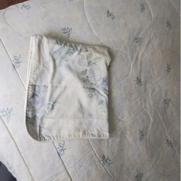 REVERSIBLE BEDDING TWIN- Floral and Cream W large pillow case - Picture 10 of 12